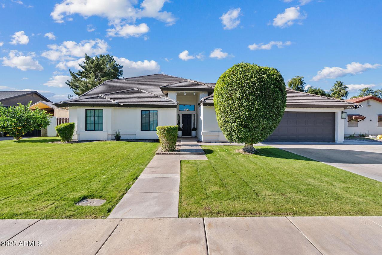 824 N York Cir., Mesa, AZ 85213