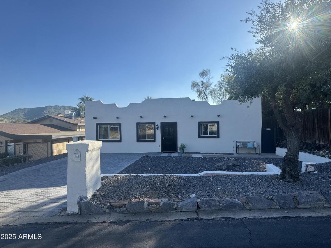 1409 E Cortez St., Phoenix, AZ 85020