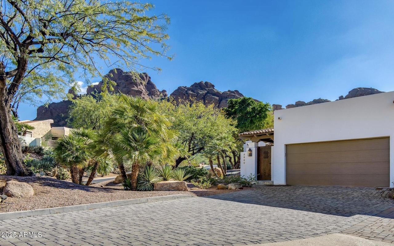 5800 N Echo Canyon Ln., Phoenix, AZ 85018