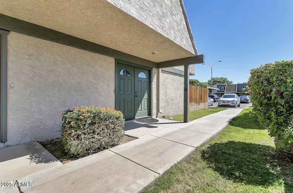 5943 W Golden Ln., Glendale, AZ 85302