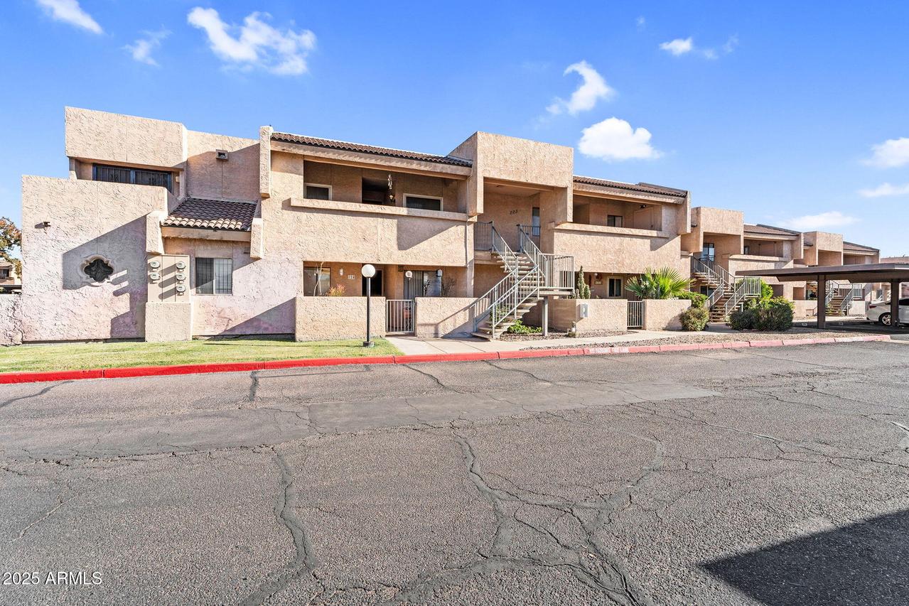 10828 N Biltmore Dr. #223, Phoenix, AZ 85029