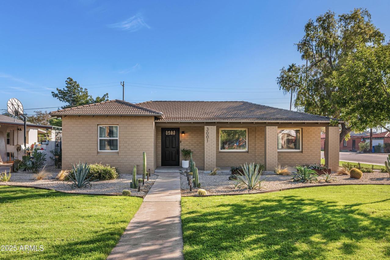3001 N 17th Dr., Phoenix, AZ 85015
