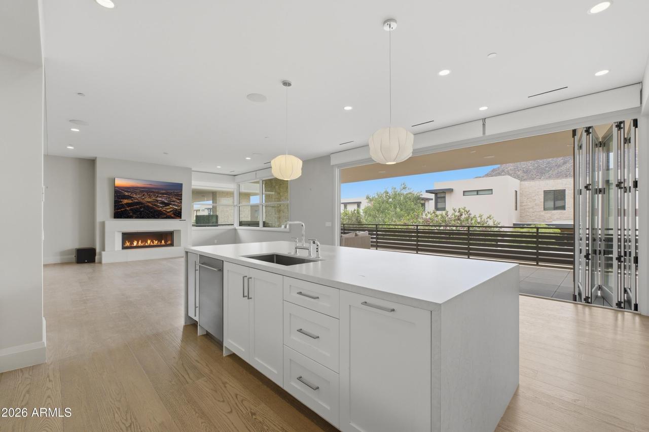 5541 E Stella Ln., Paradise Valley, AZ 85253