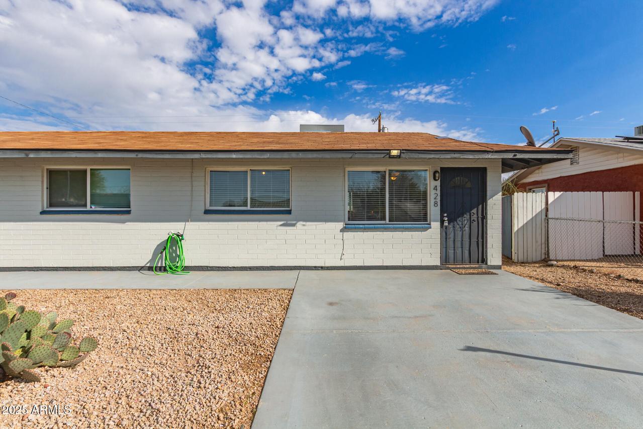 430 Reizen Dr., Morristown, AZ 85342