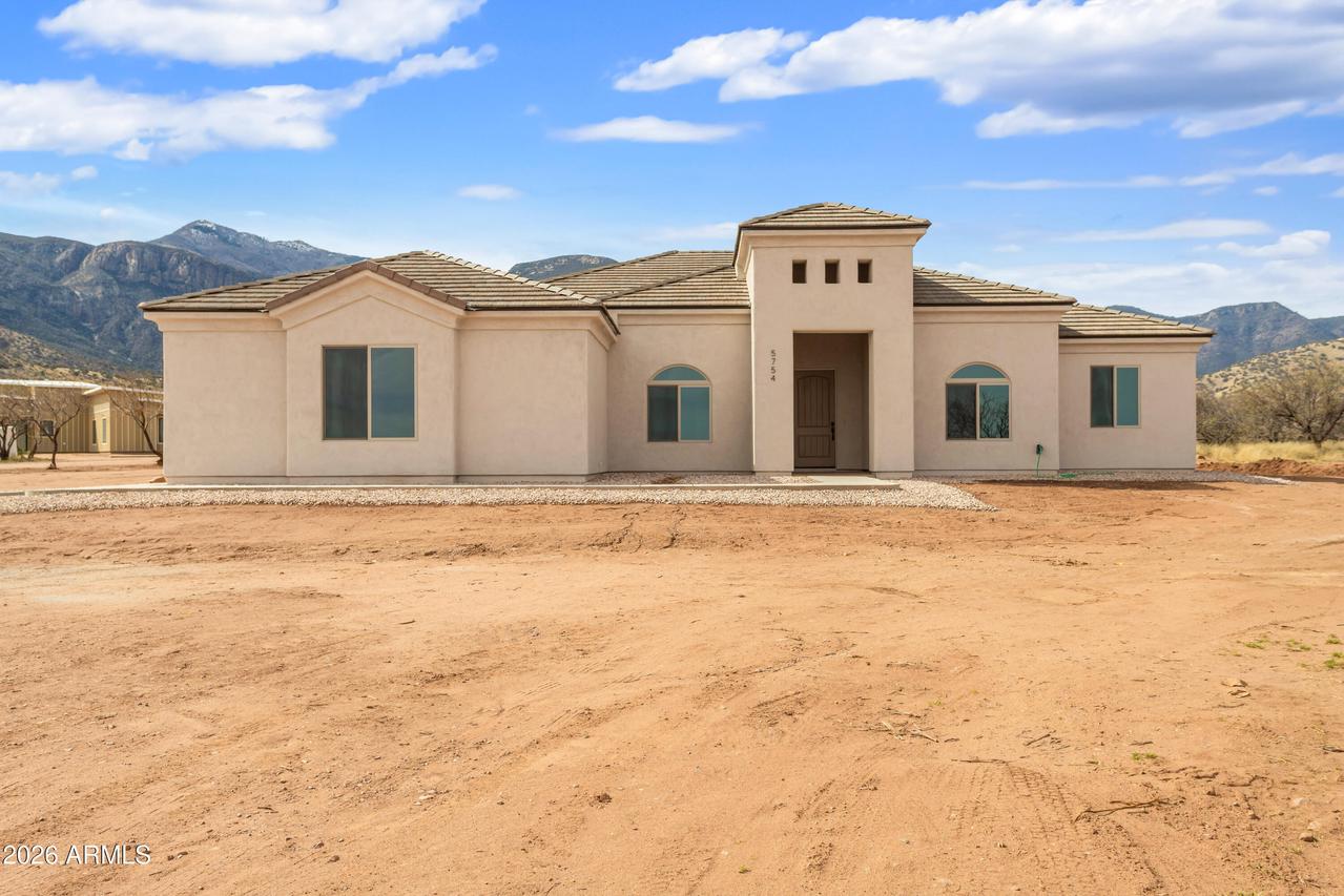 5754 S Stephanie Pl., Hereford, AZ 85615