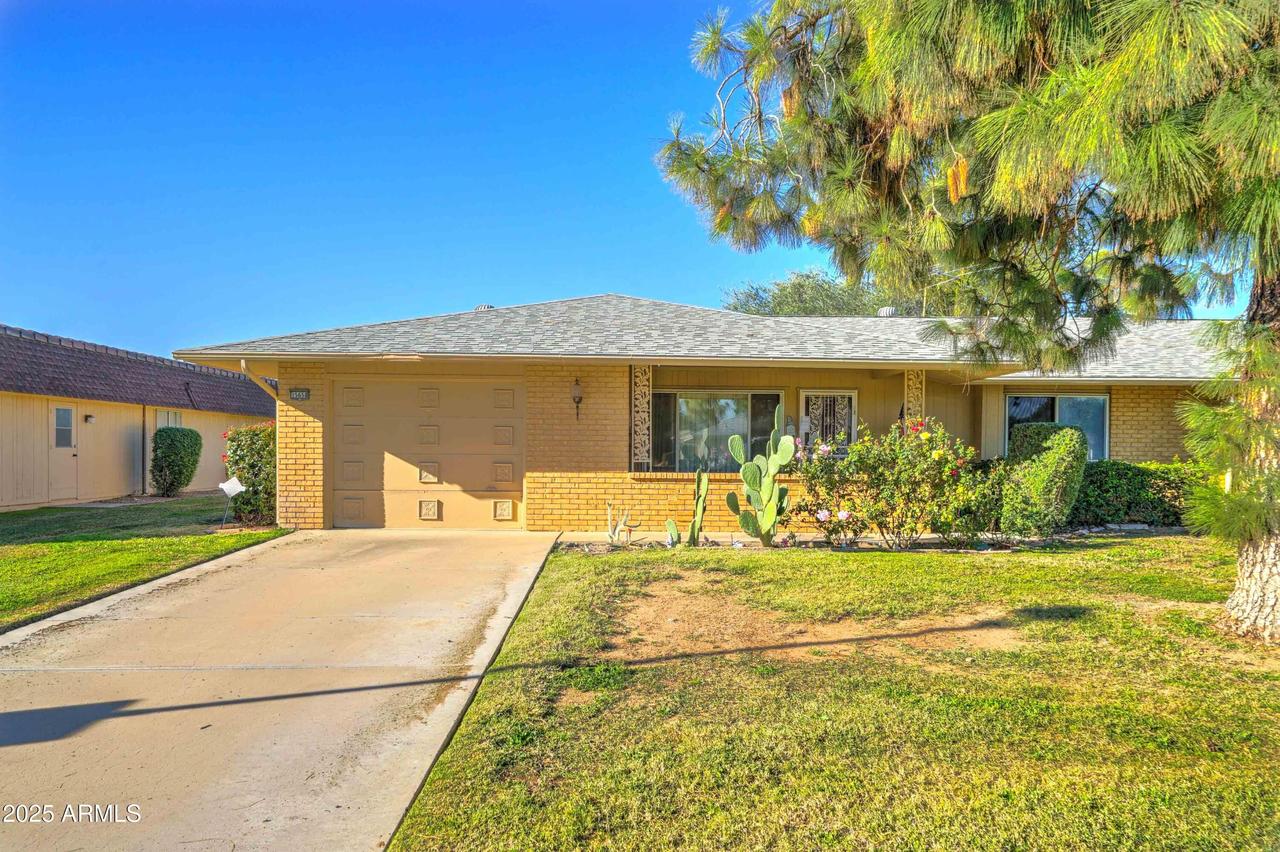 15658 N Lakeforest Dr., Sun City, AZ 85351