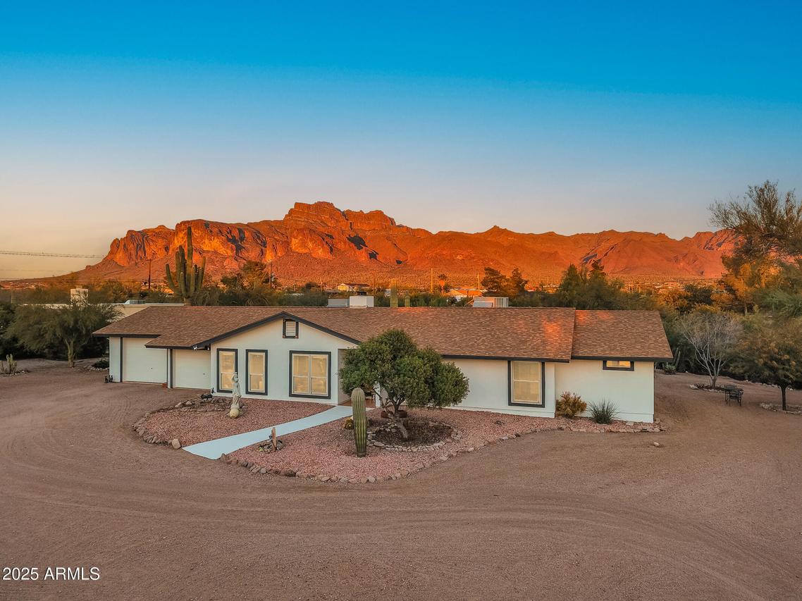 1291 S Red Rock Ct., Apache Junction, AZ 85119