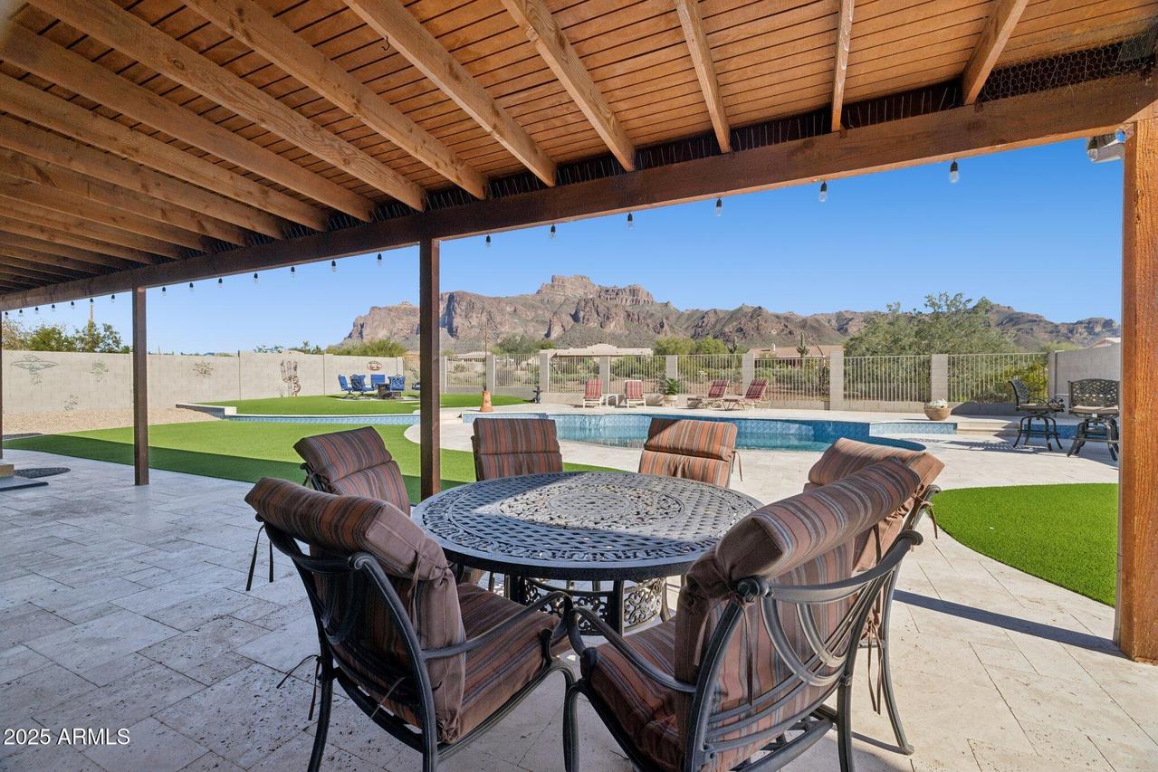 103 S Sixshooter Rd., Apache Junction, AZ 85119