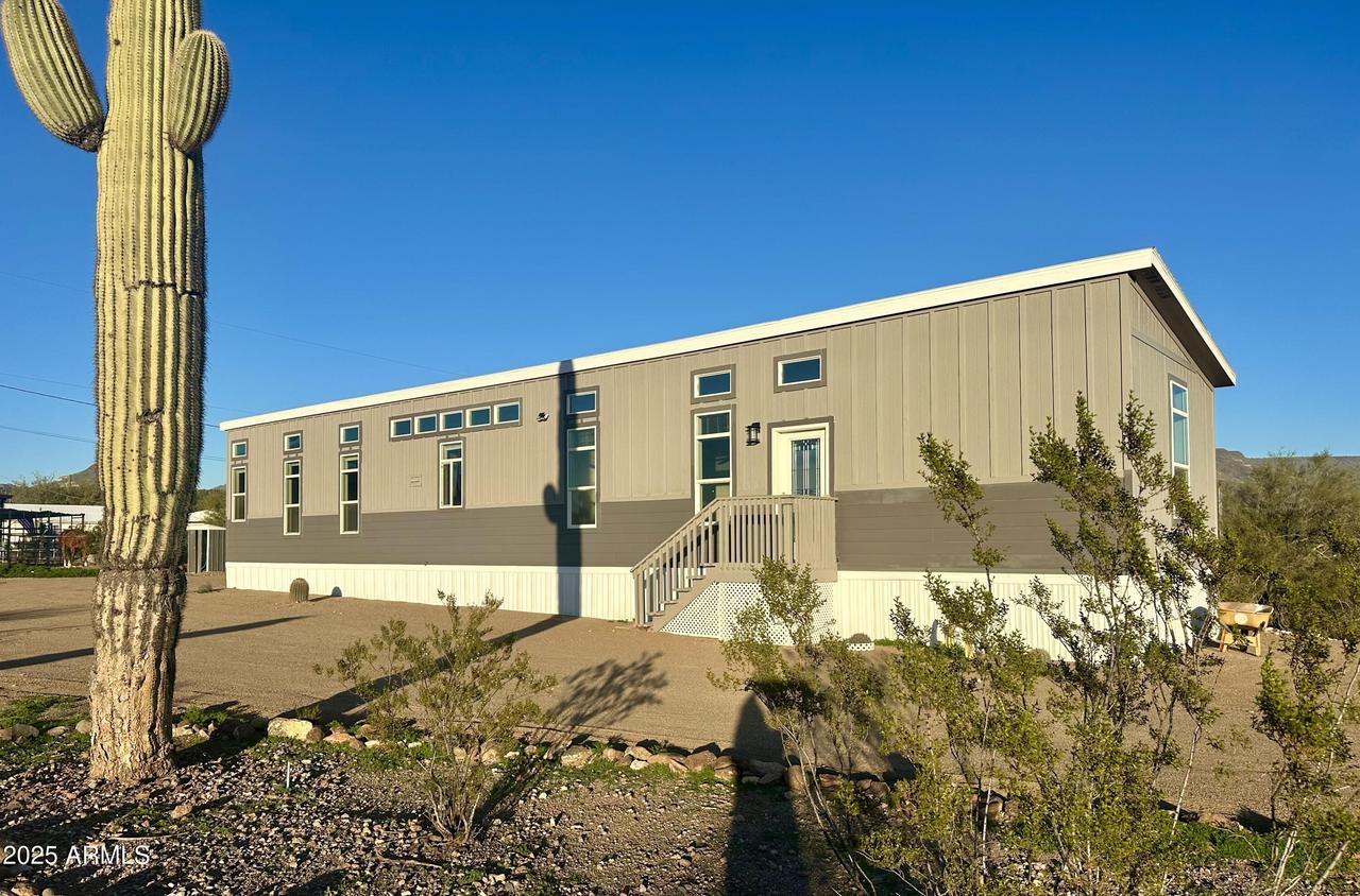 48983 N 5th Ave., New River, AZ 85087