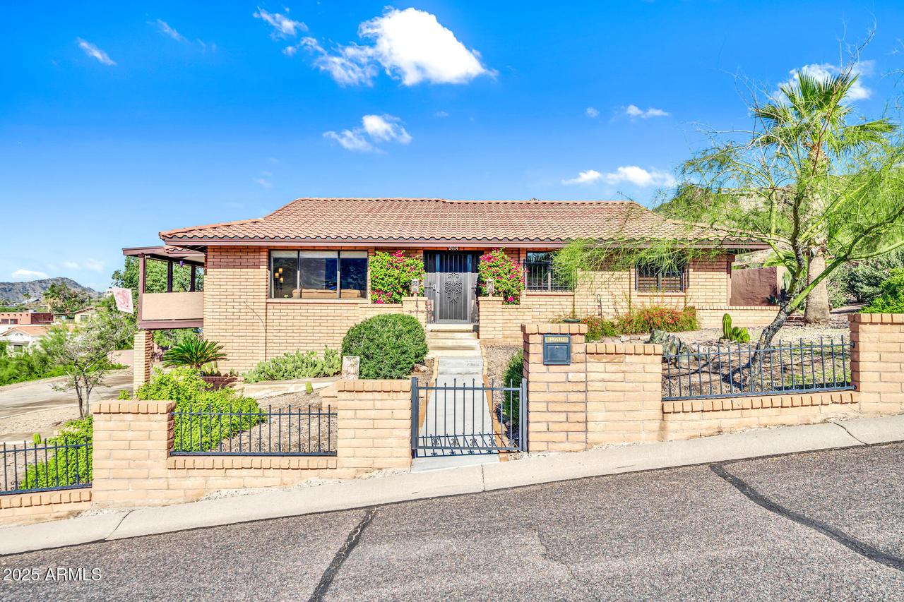 9614 N 19th St., Phoenix, AZ 85020