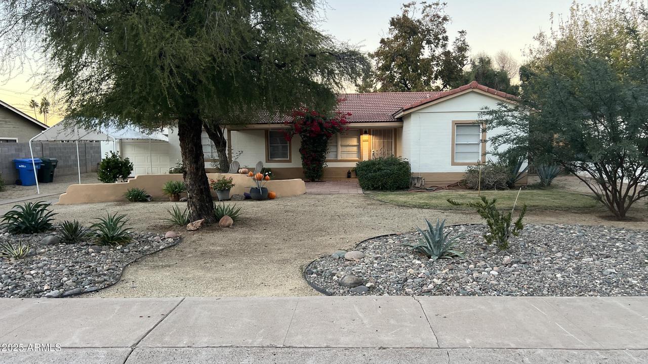 2208 E Earll Dr., Phoenix, AZ 85016