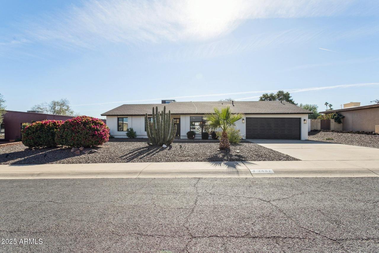2437 E North Ln., Phoenix, AZ 85028