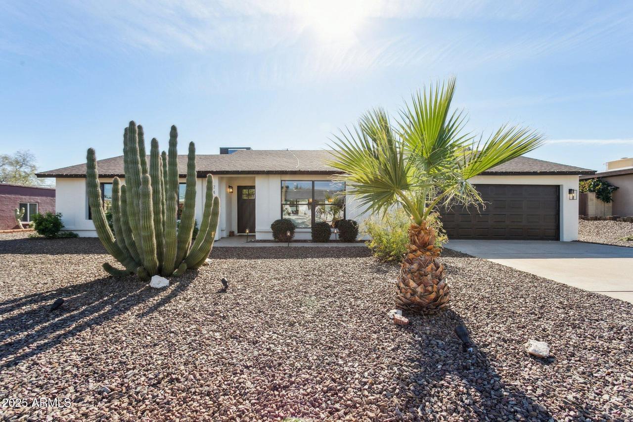 2437 E North Ln., Phoenix, AZ 85028