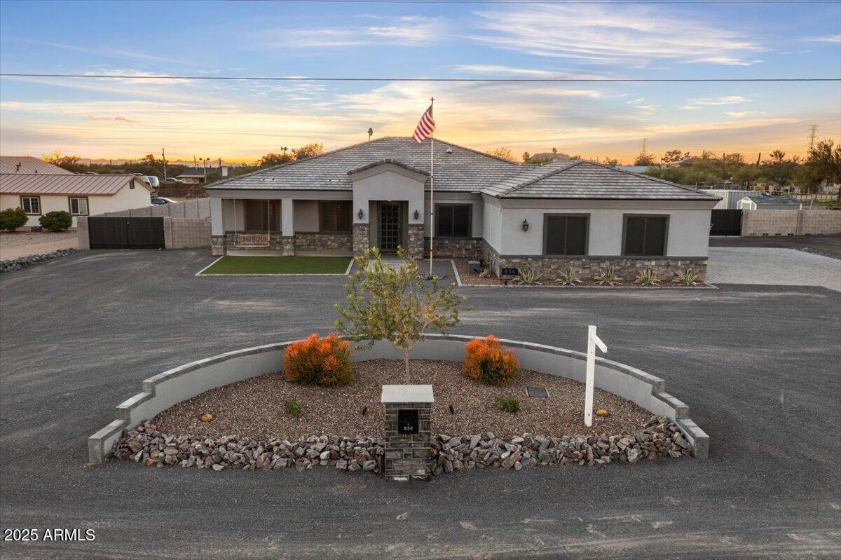 934 N 104th St., Mesa, AZ 85207
