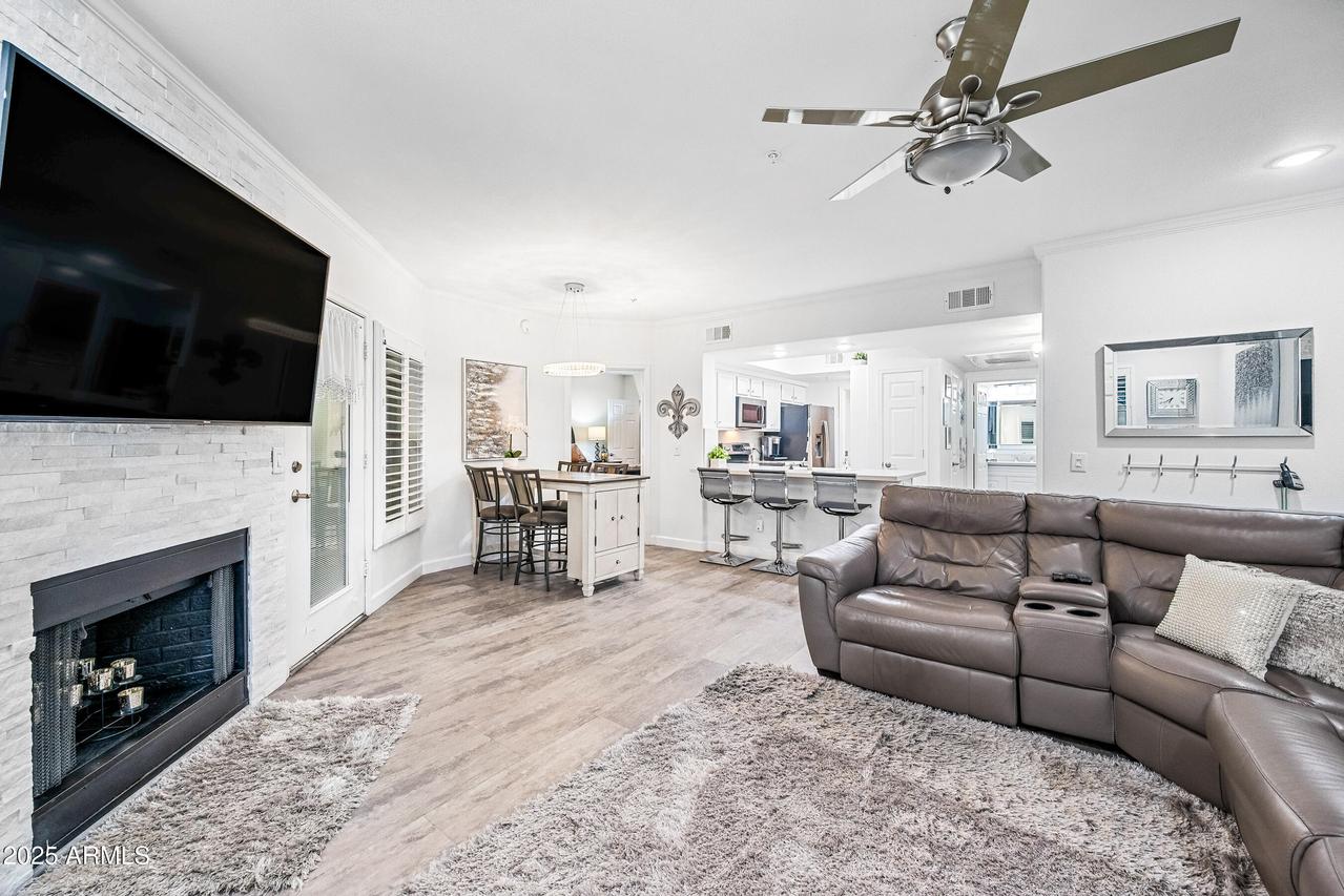 15095 N Thompson Peak Pkwy. #2046, Scottsdale, AZ 85260