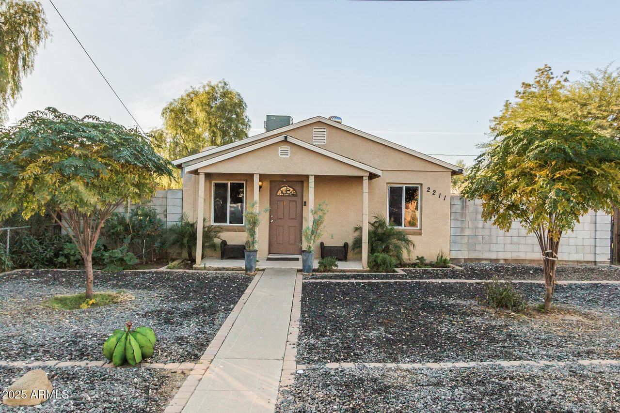 2211 W Medlock Dr., Phoenix, AZ 85015