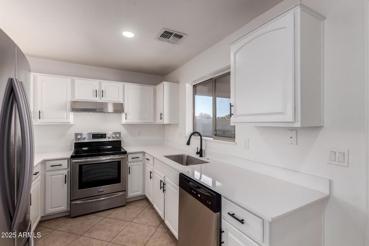 5926 S 16th Dr., Phoenix, AZ 85041