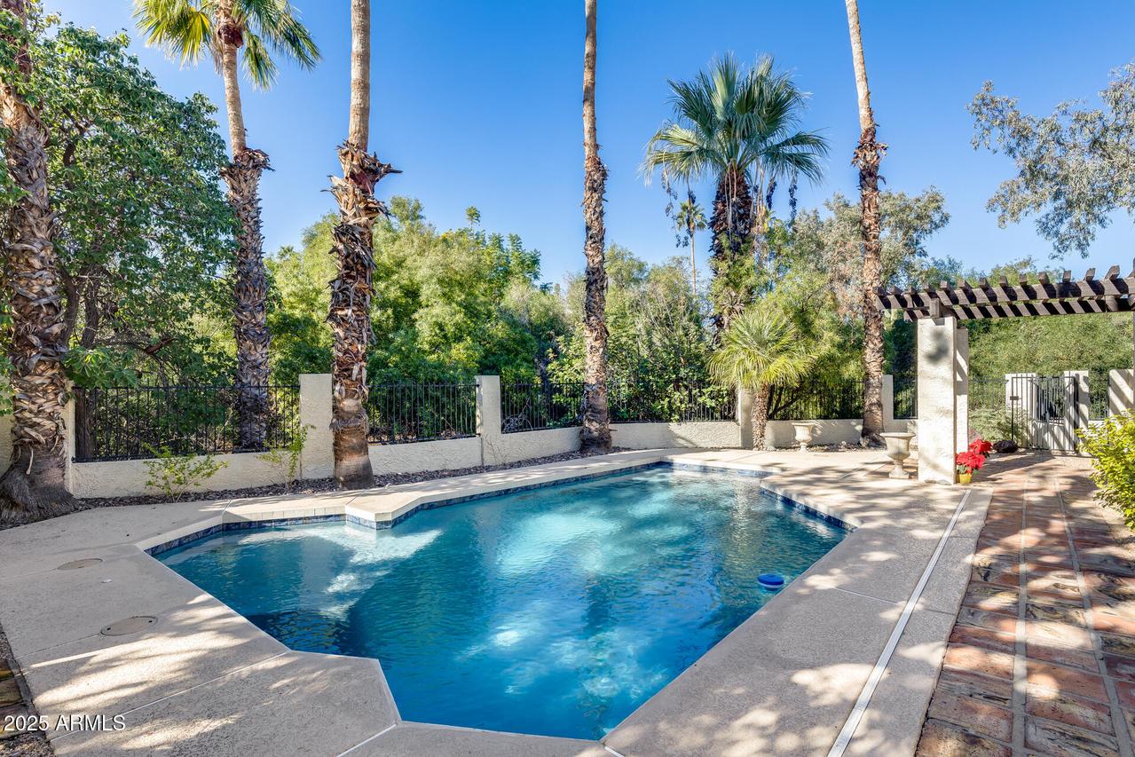 1902 E Linger Ln., Phoenix, AZ 85020