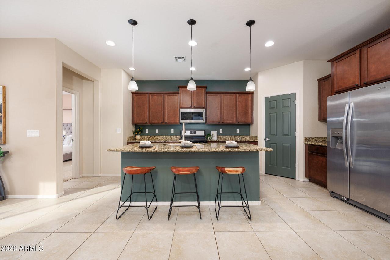 2421 W Arroyo Way, San Tan Valley, AZ 85144