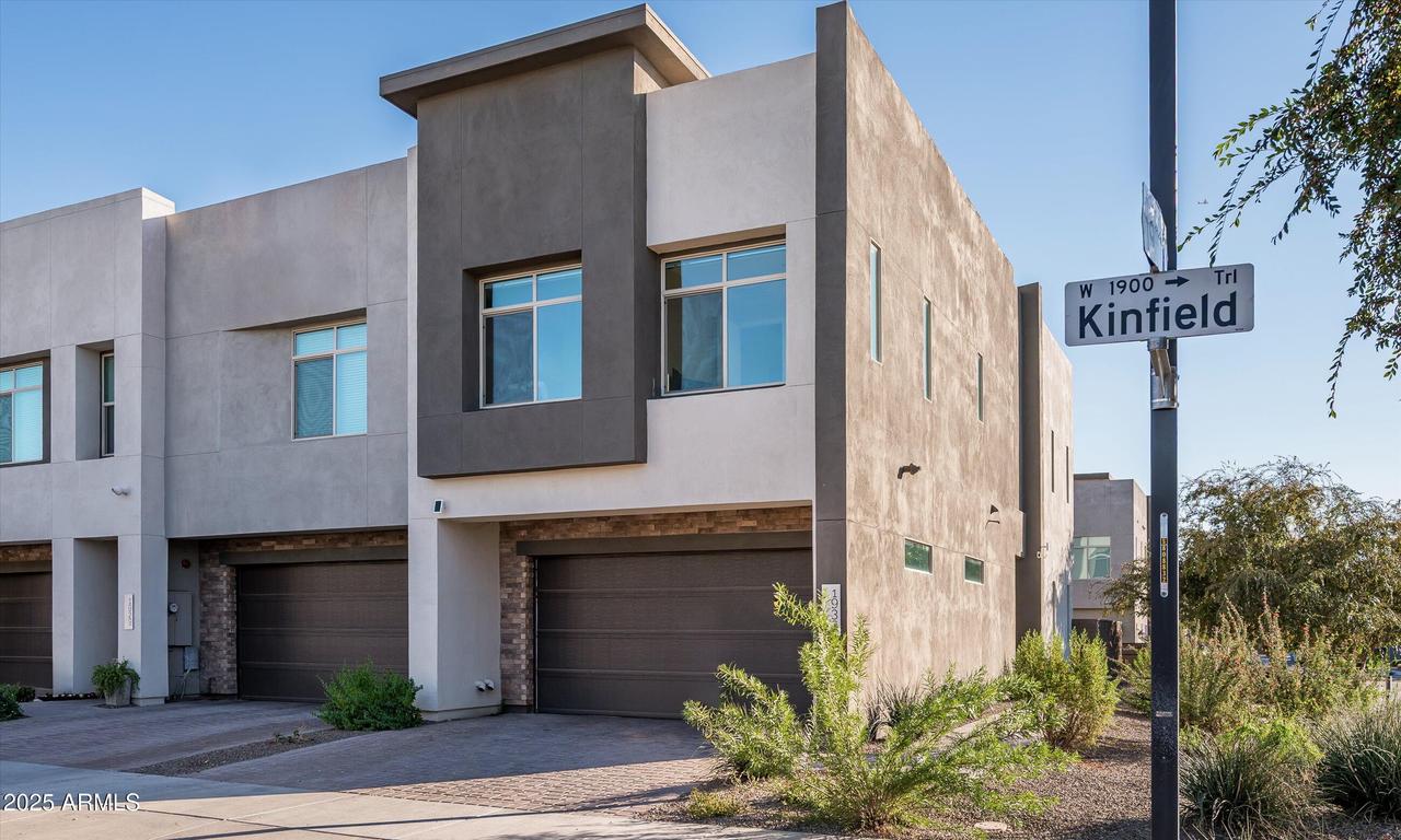 1933 W Kinfield Tr., Phoenix, AZ 85085