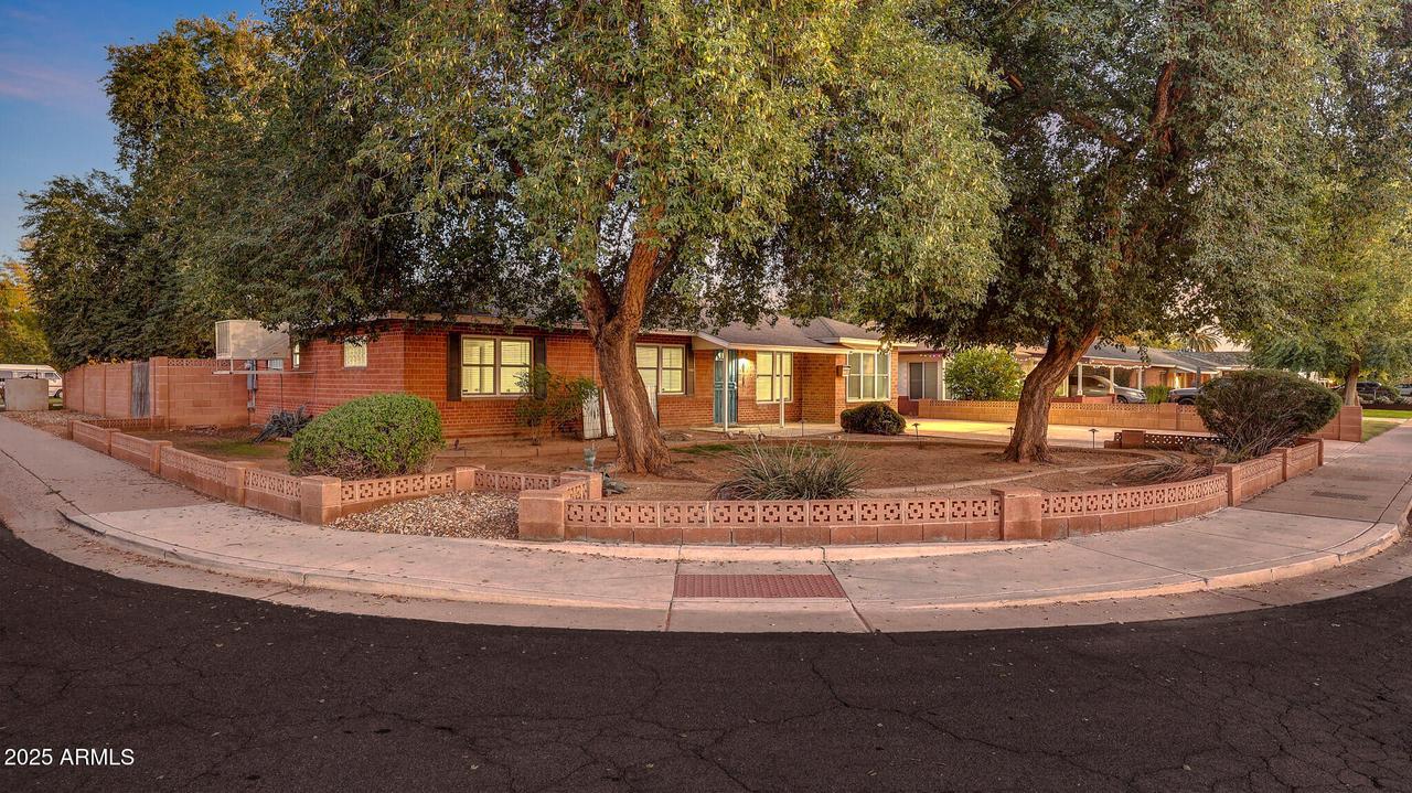 6121 N 17th Ave., Phoenix, AZ 85015