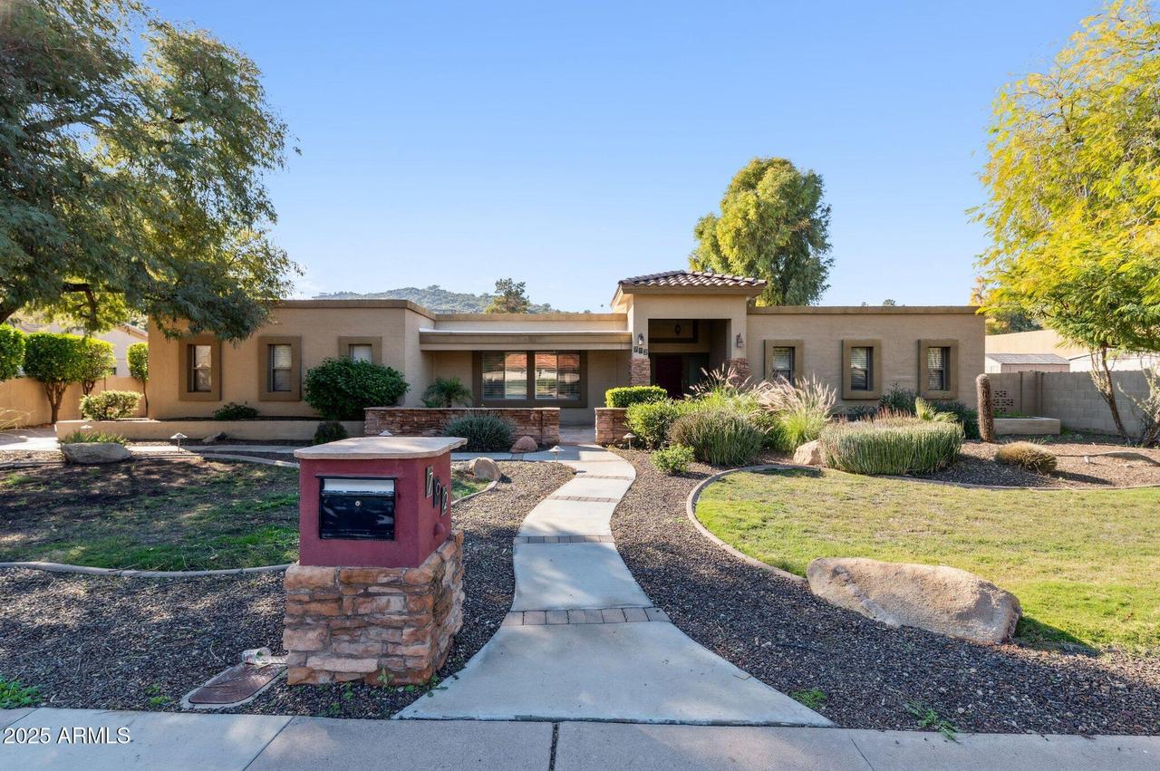 702 W Moon Valley Dr., Phoenix, AZ 85023