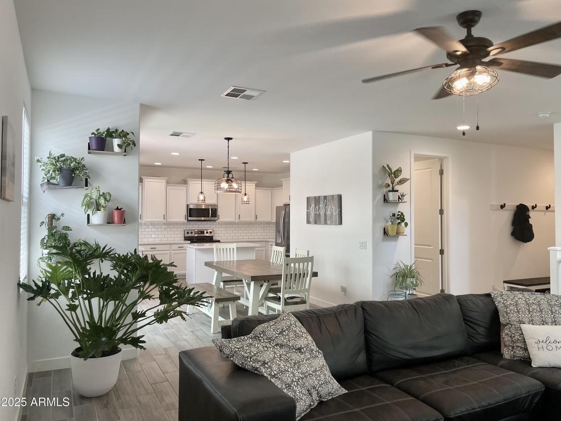 5549 S Dillon, Mesa, AZ 85212