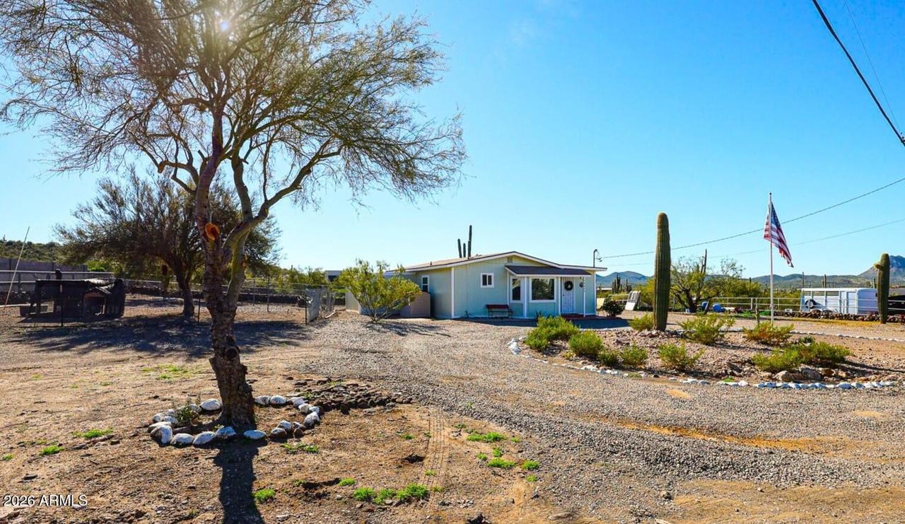 48624 N 3rd Ave., New River, AZ 85087