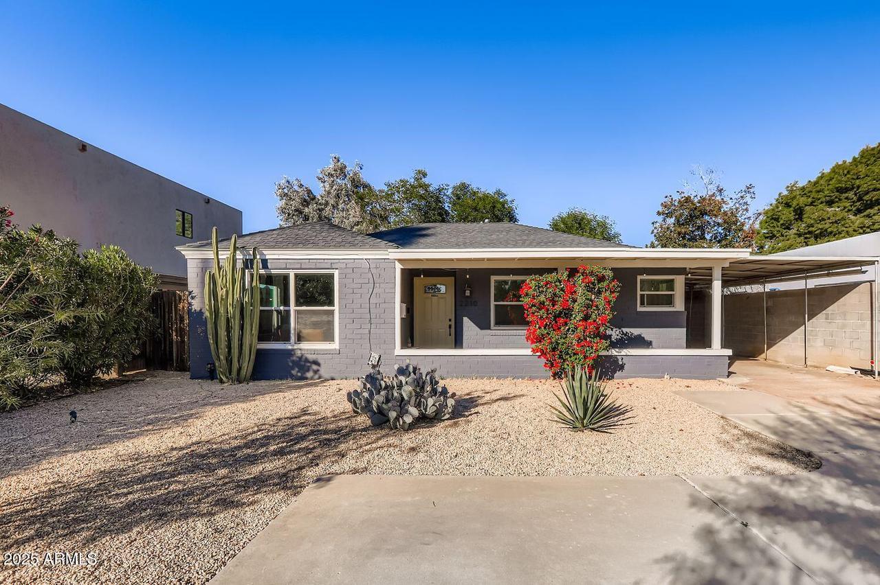 2210 E Cambridge Ave., Phoenix, AZ 85006
