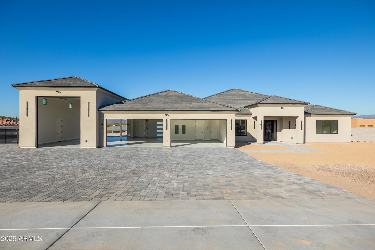 628 E Amber Sun Dr., Phoenix, AZ 85085