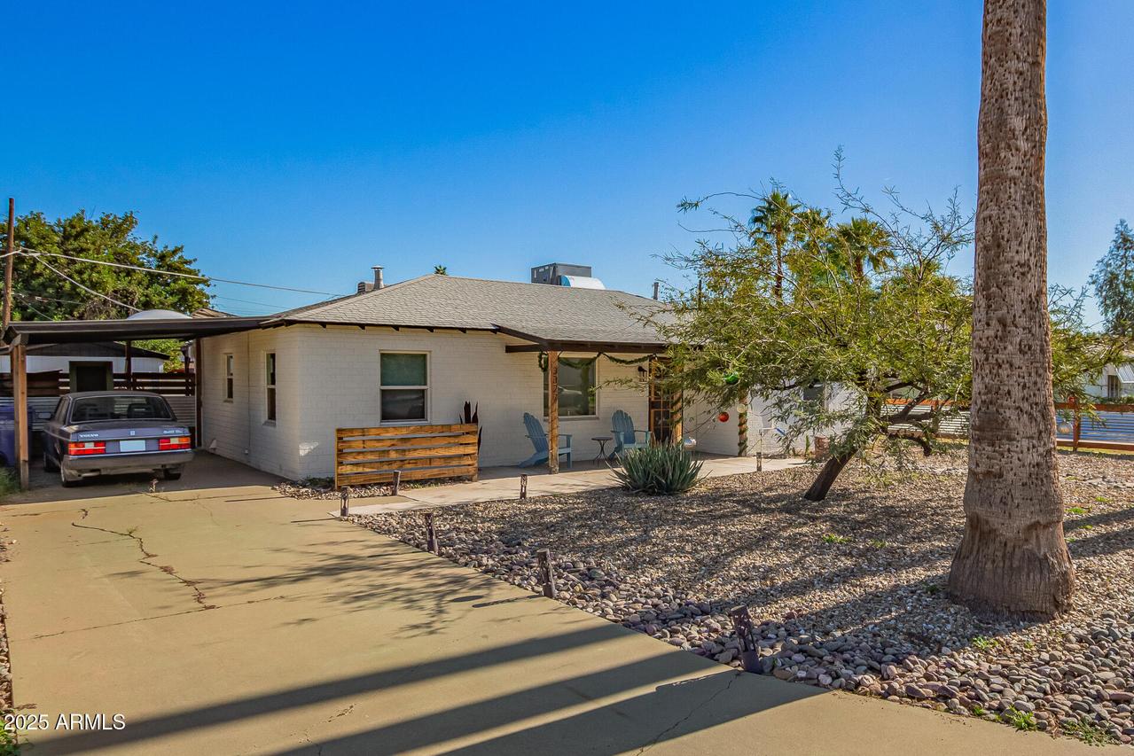 3327 N 18th Ave., Phoenix, AZ 85015