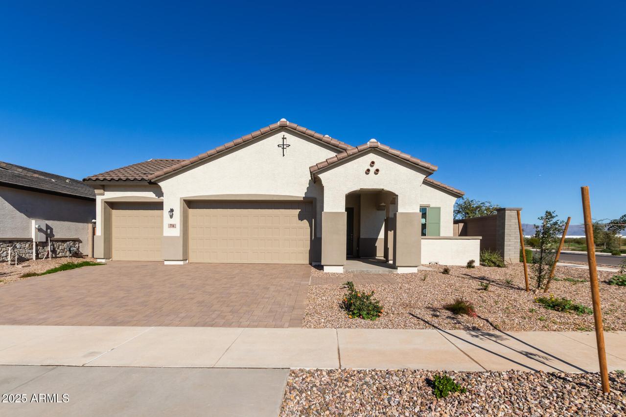 716 W Kingbird Dr., Queen Creek, AZ 85140
