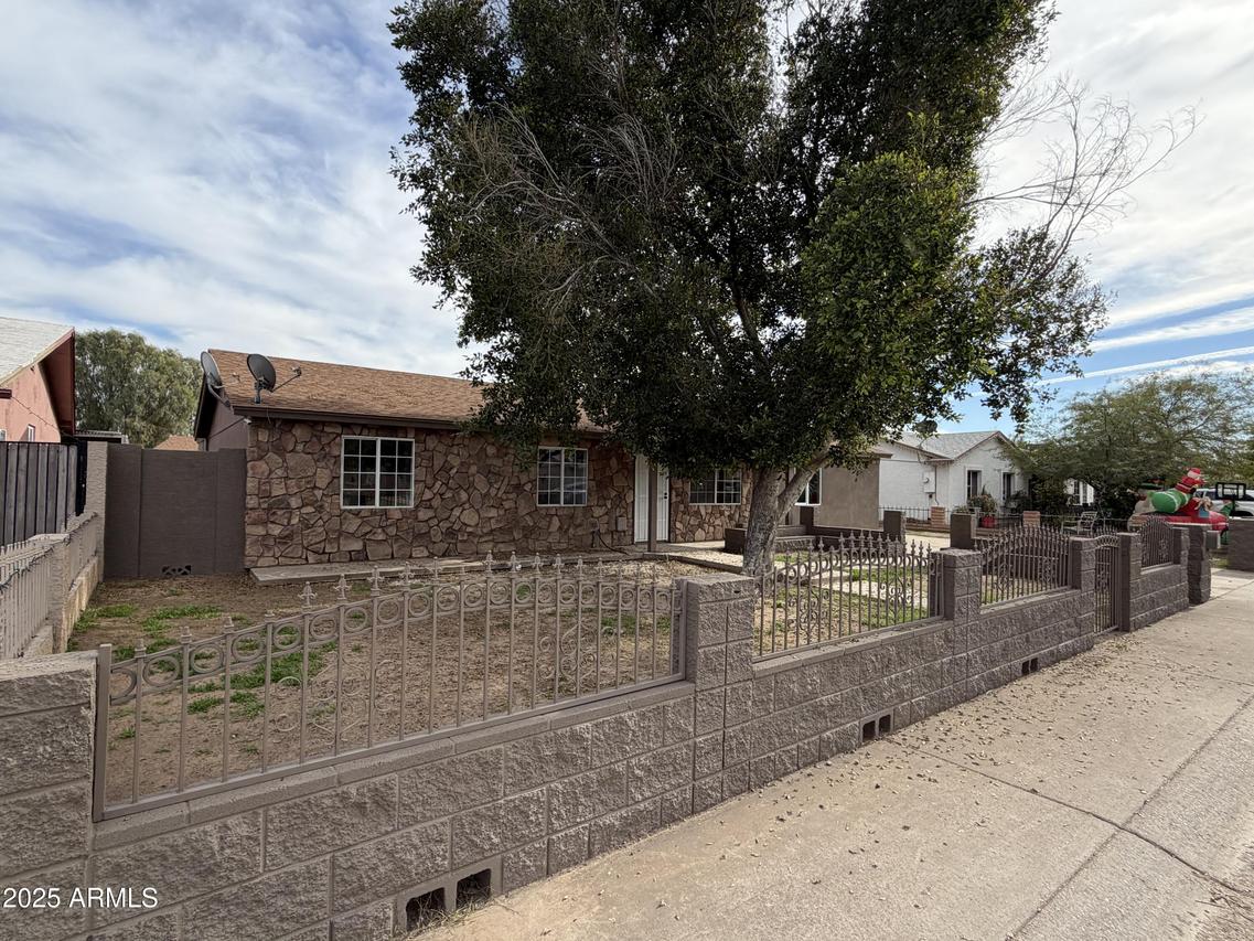 1831 N 74th Ln., Phoenix, AZ 85035