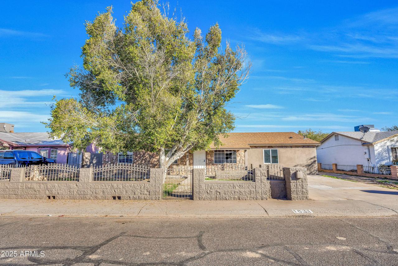 1831 N 74th Ln., Phoenix, AZ 85035