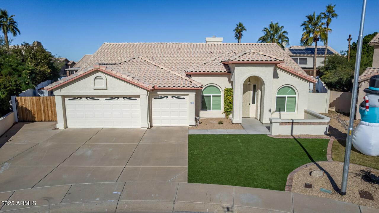 8736 W Tierra Buena Ln., Peoria, AZ 85382
