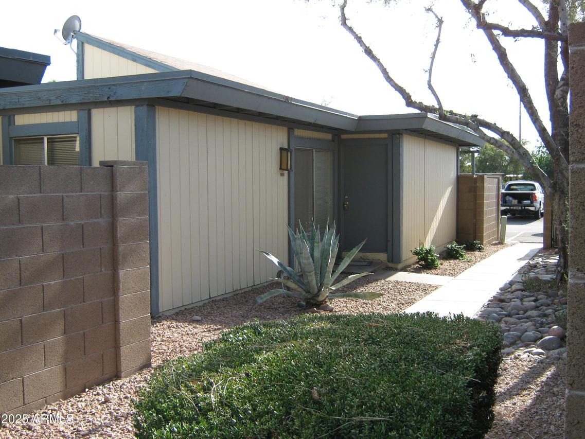 834 S Casitas Dr. #B, Tempe, AZ 85281