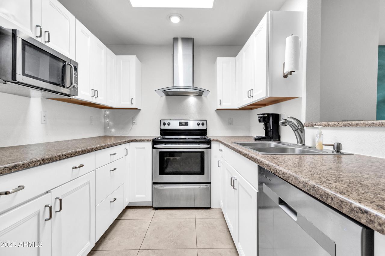 320 W Laguna Dr., Tempe, AZ 85282