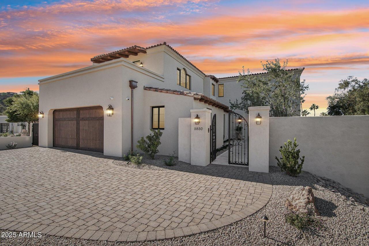 5830 N Echo Canyon Ln., Phoenix, AZ 85018