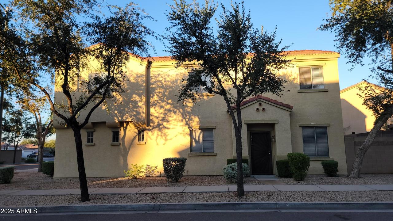 3040 W Los Gatos Dr., Phoenix, AZ 85027