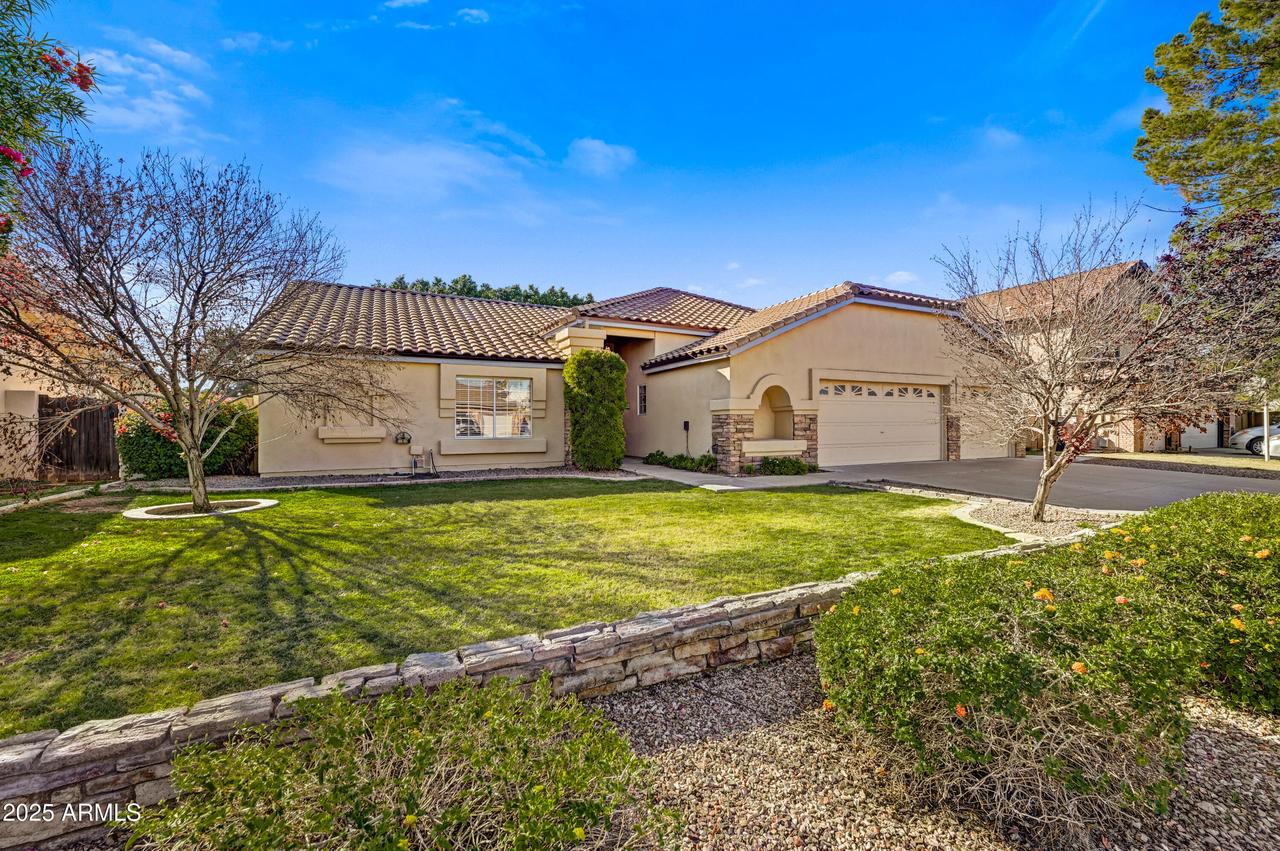 2015 E Bendix Dr., Tempe, AZ 85283