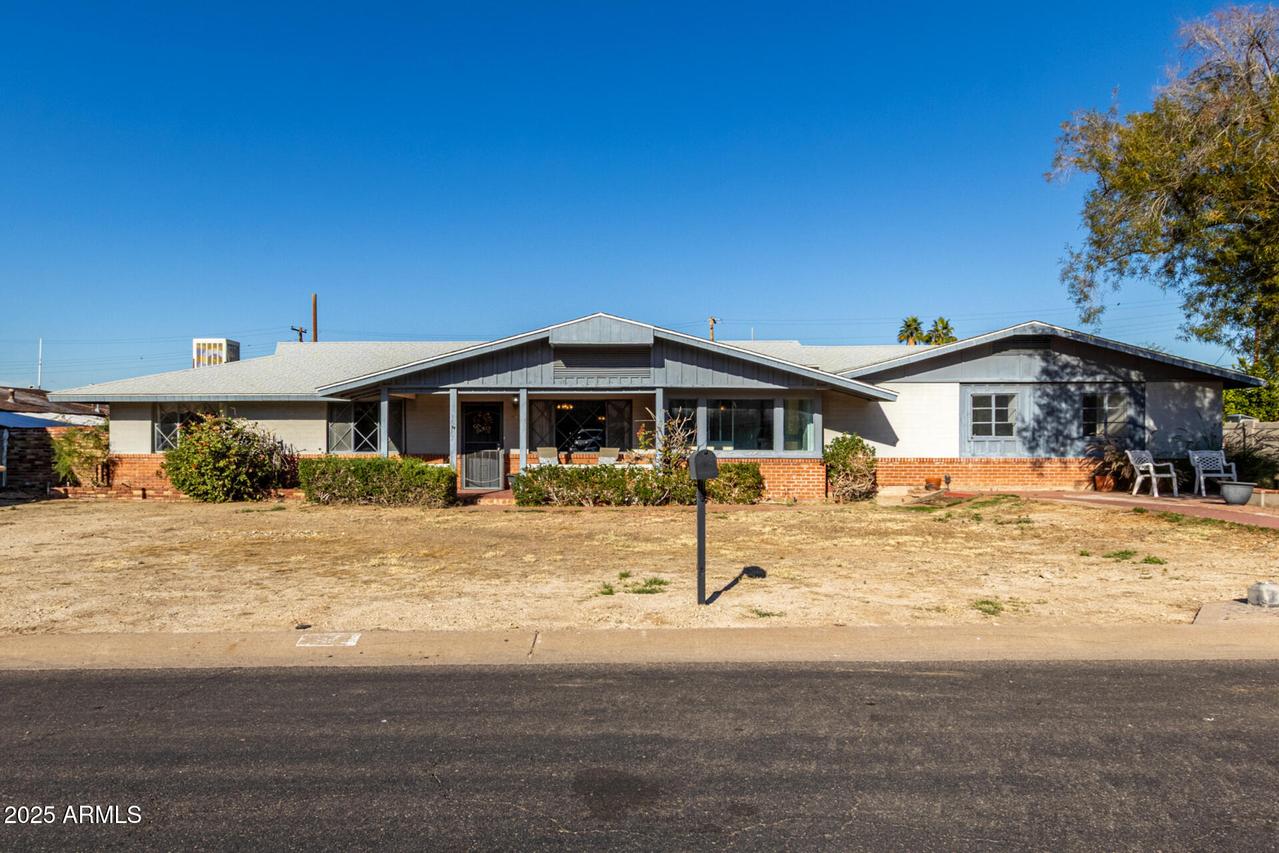 912 W Estes Way, Phoenix, AZ 85041