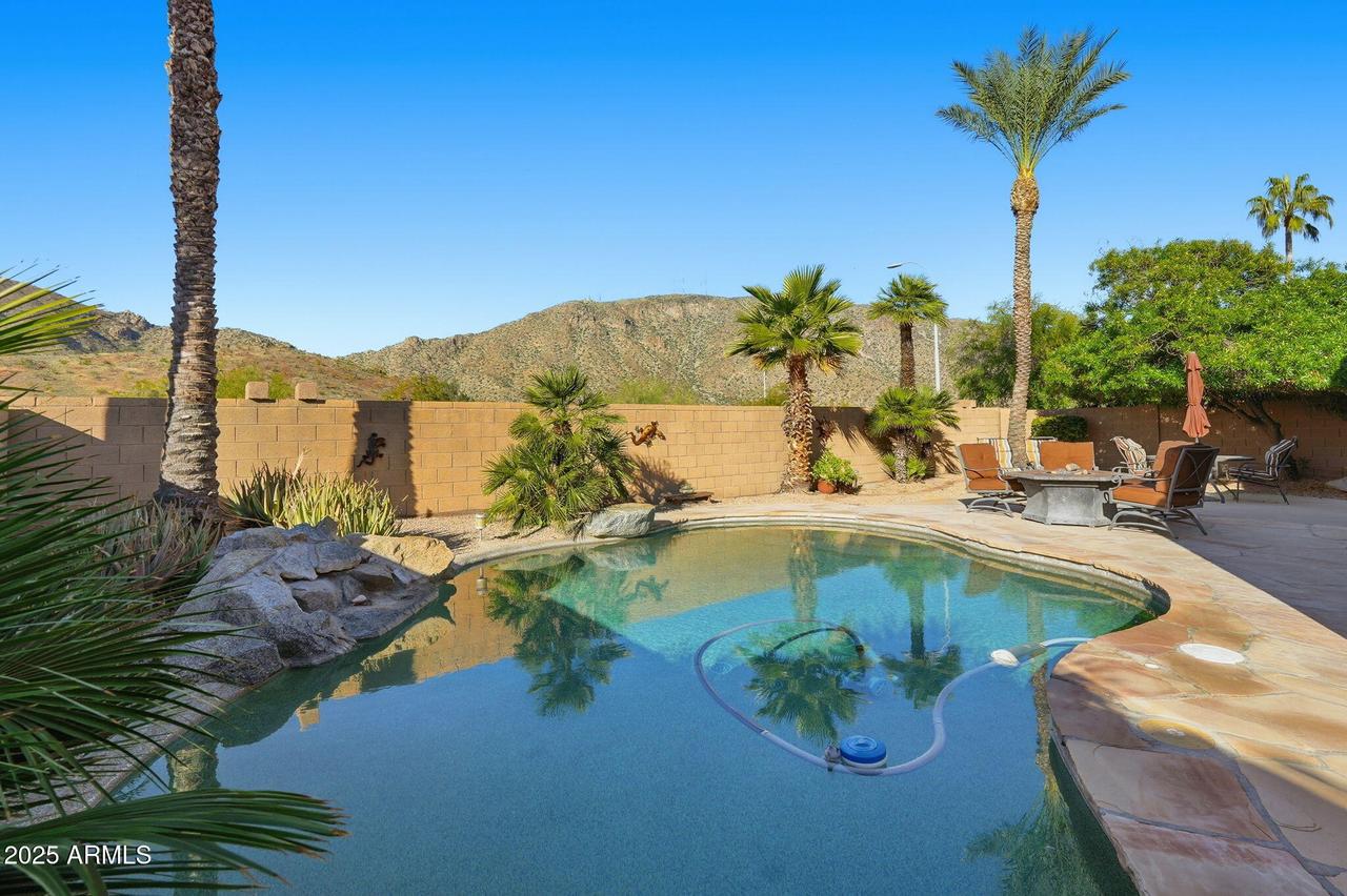 718 E Mountain Sage Dr., Phoenix, AZ 85048