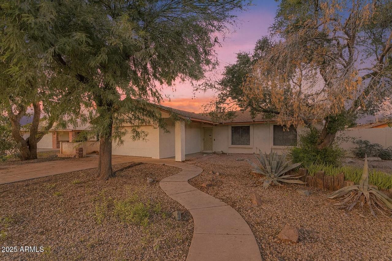 2812 E Concho Ave., Mesa, AZ 85204