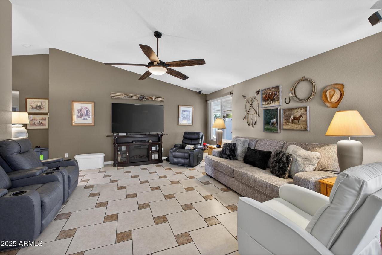 2161 W 17th Ave., Apache Junction, AZ 85120