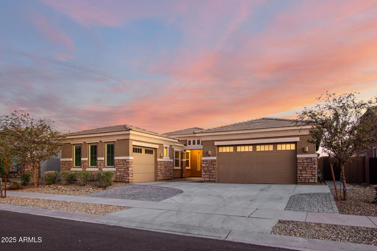 16987 W Saguaro Park Ln., Surprise, AZ 85387