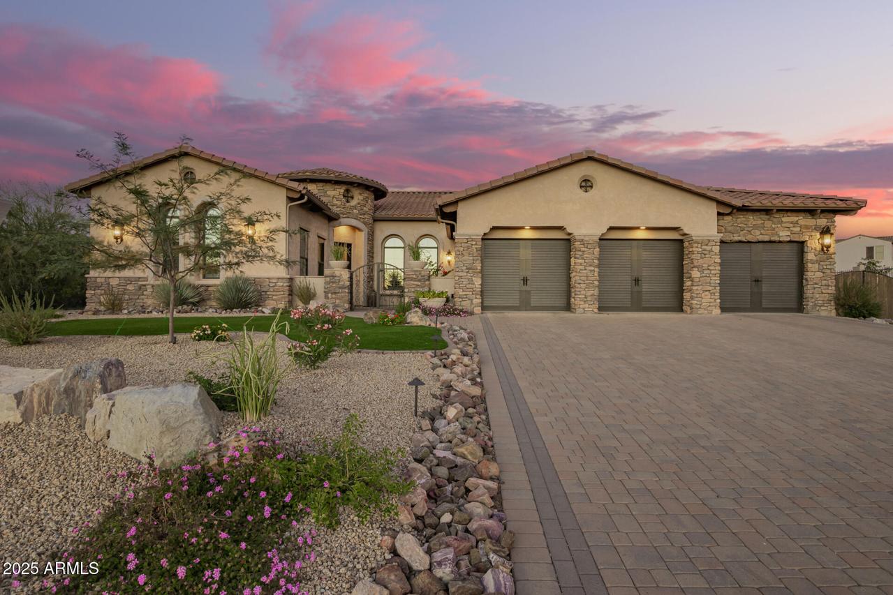 2255 N 83rd Cir., Mesa, AZ 85207