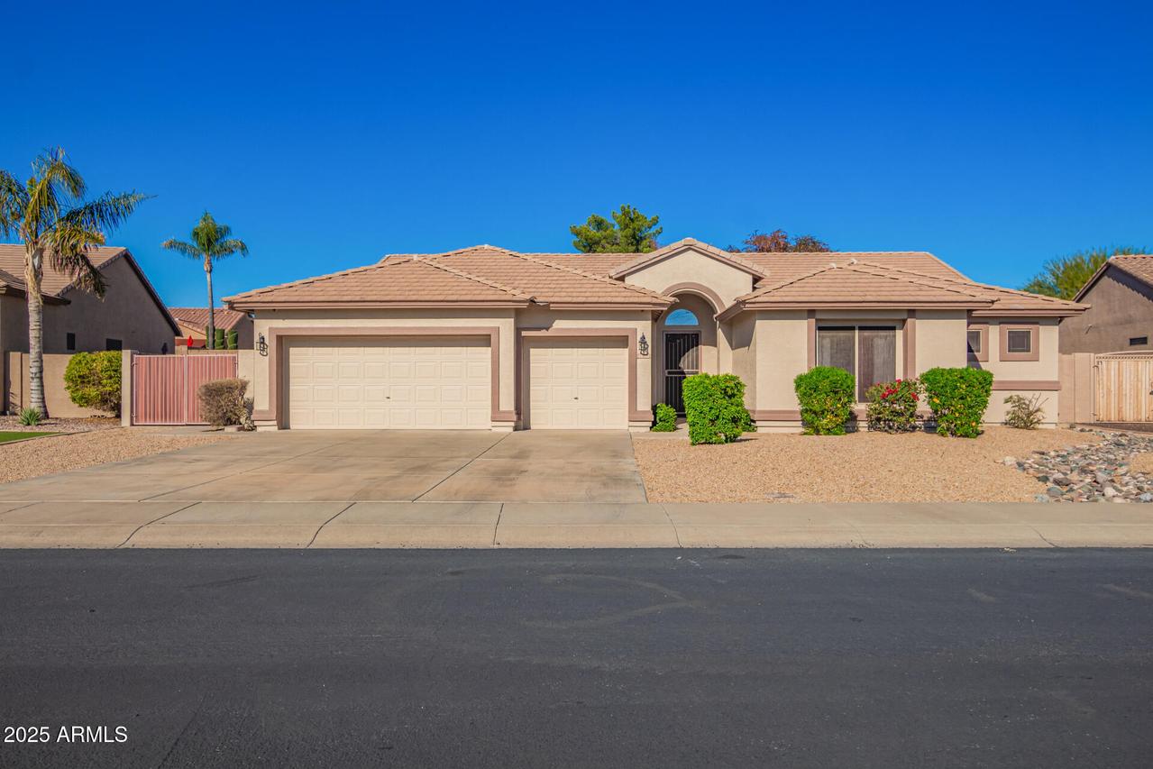 4616 W Whispering Wind Dr., Glendale, AZ 85310