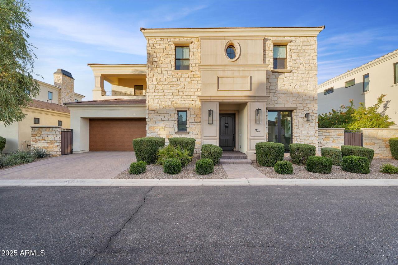 3918 E Crittenden Ln., Phoenix, AZ 85018