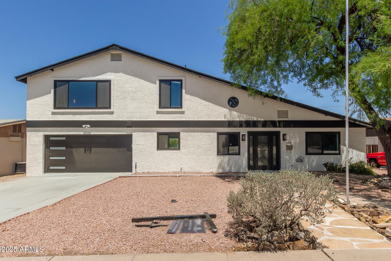 2210 E Everett Dr., Phoenix, AZ 85022