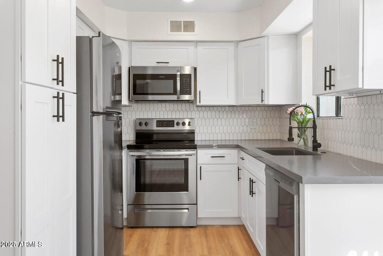 1425 E Desert Cove Ave. #33, Phoenix, AZ 85020